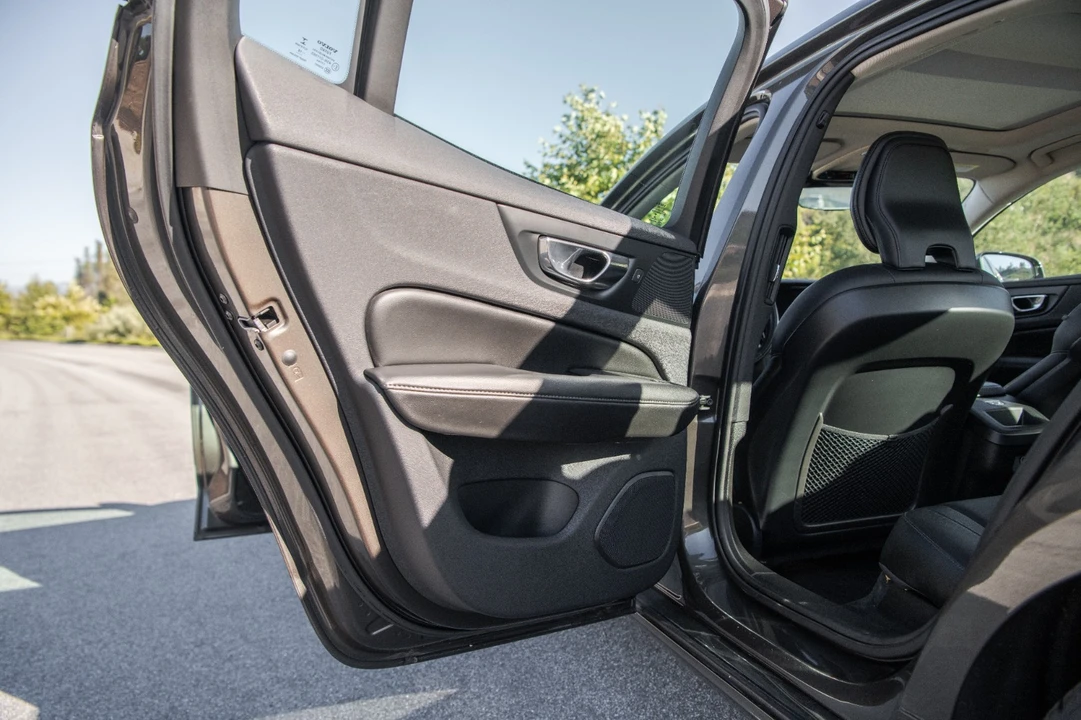2019 Volvo S60 3rd Gen - Image 15 of 24