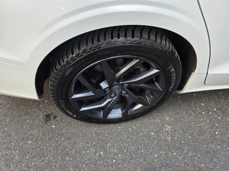 2019 Volvo S60 3rd Gen - Image 15 of 31