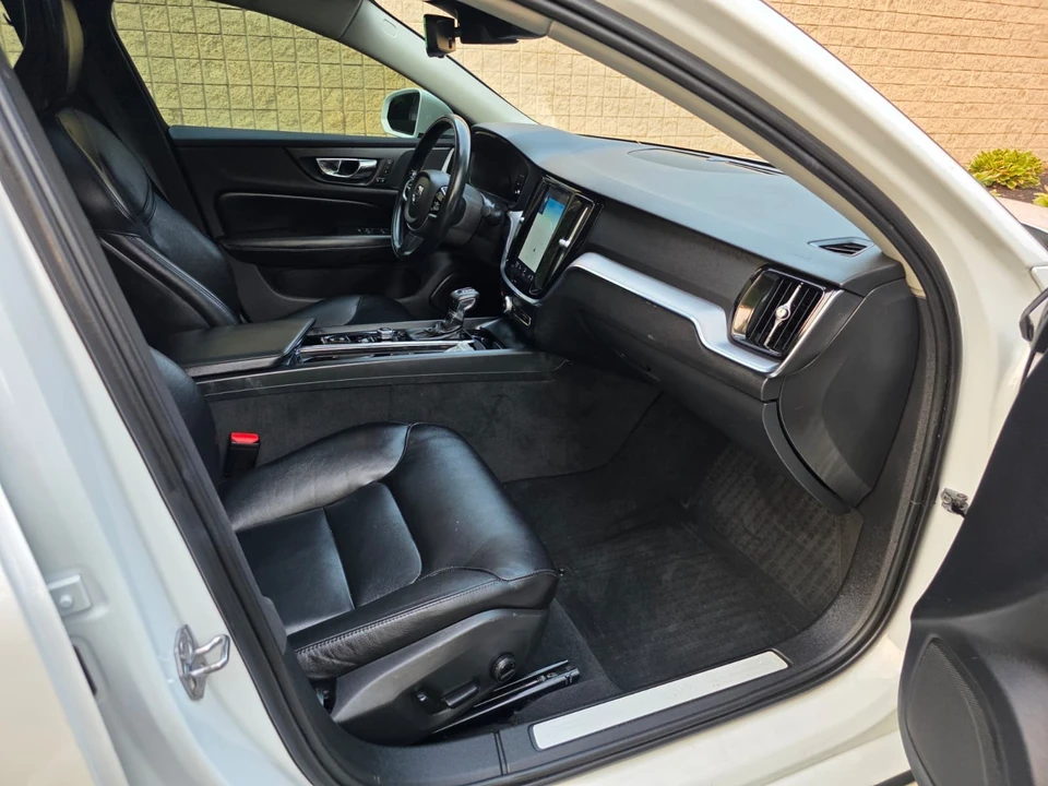 2019 Volvo S60 3rd Gen - Image 19 of 31