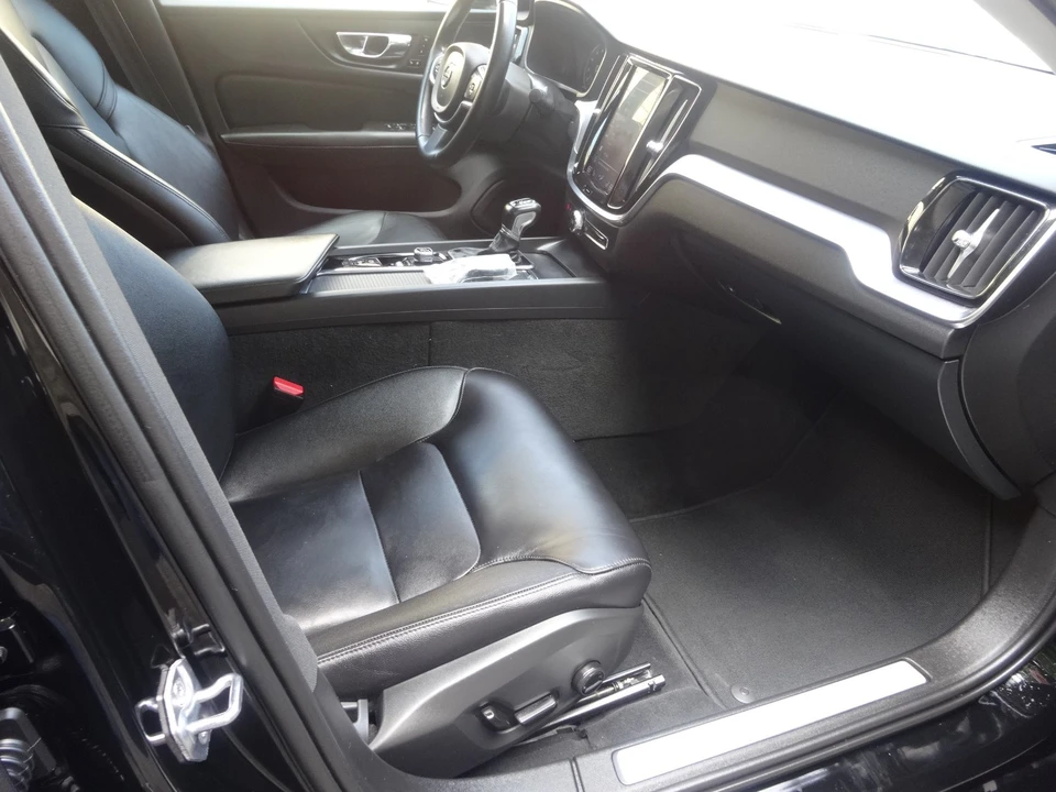 2019 Volvo S60 3rd Gen - Image 15 of 31