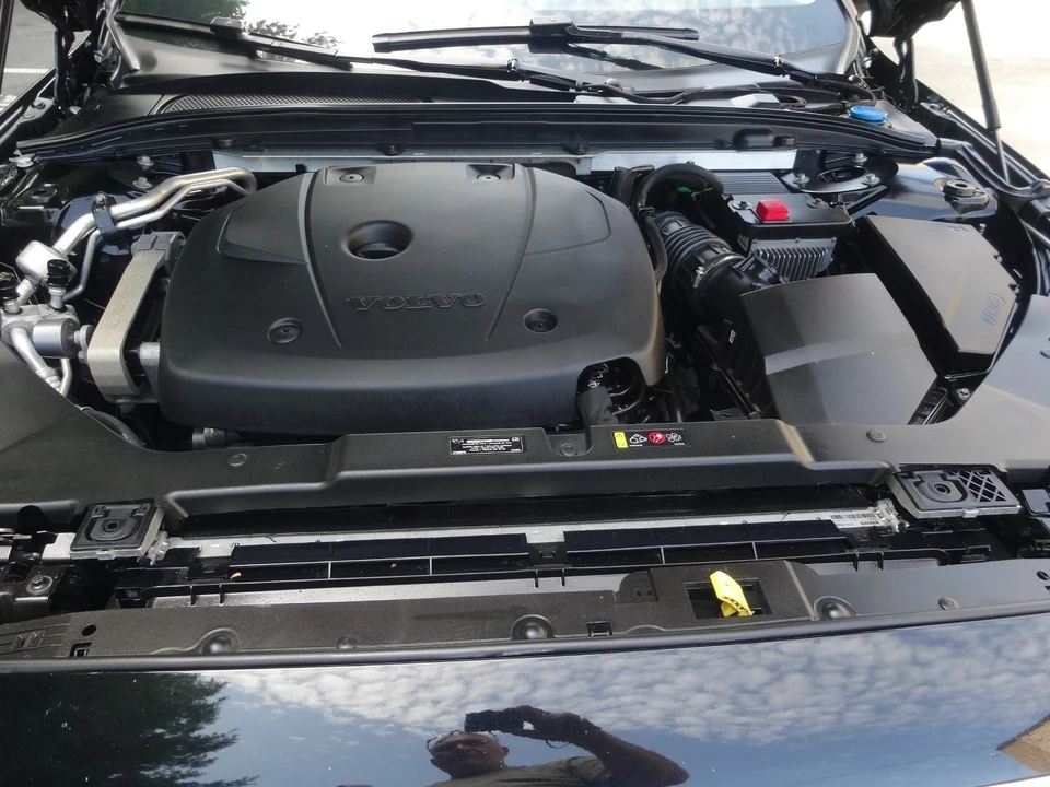 2019 Volvo S60 3rd Gen - Image 27 of 31