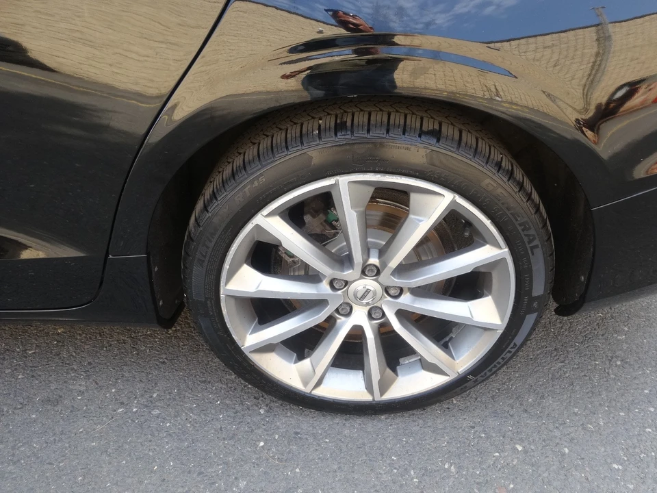 2019 Volvo S60 3rd Gen - Image 13 of 31