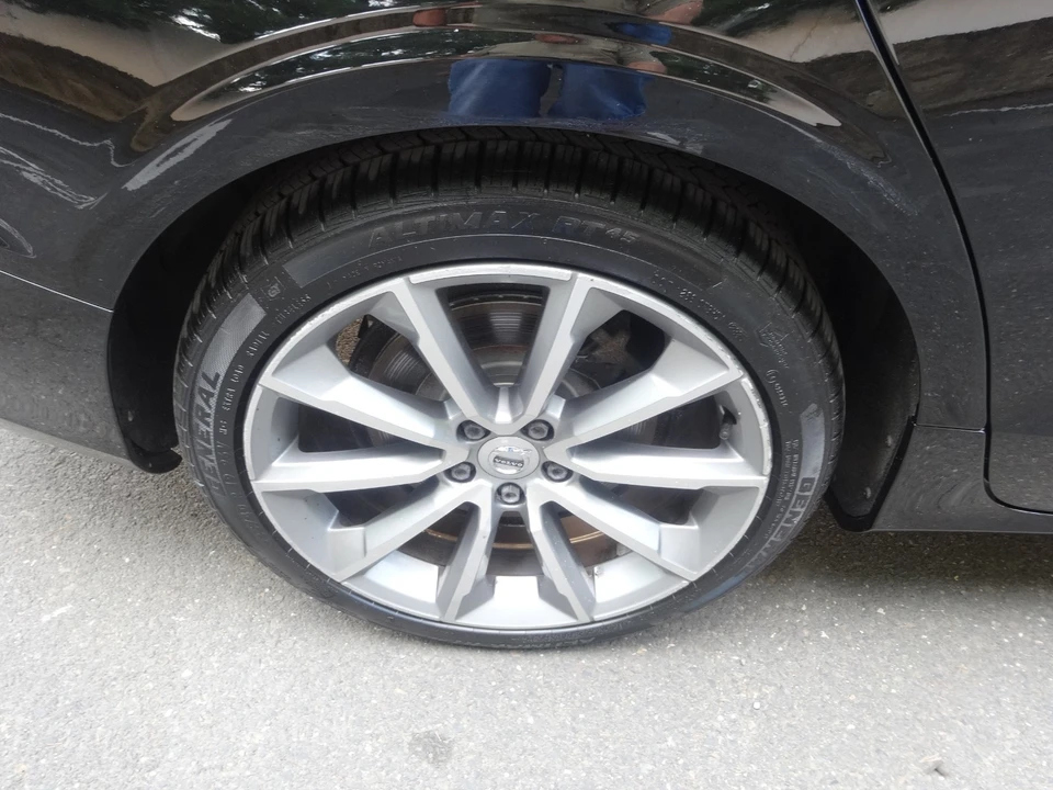 2019 Volvo S60 3rd Gen - Image 14 of 31