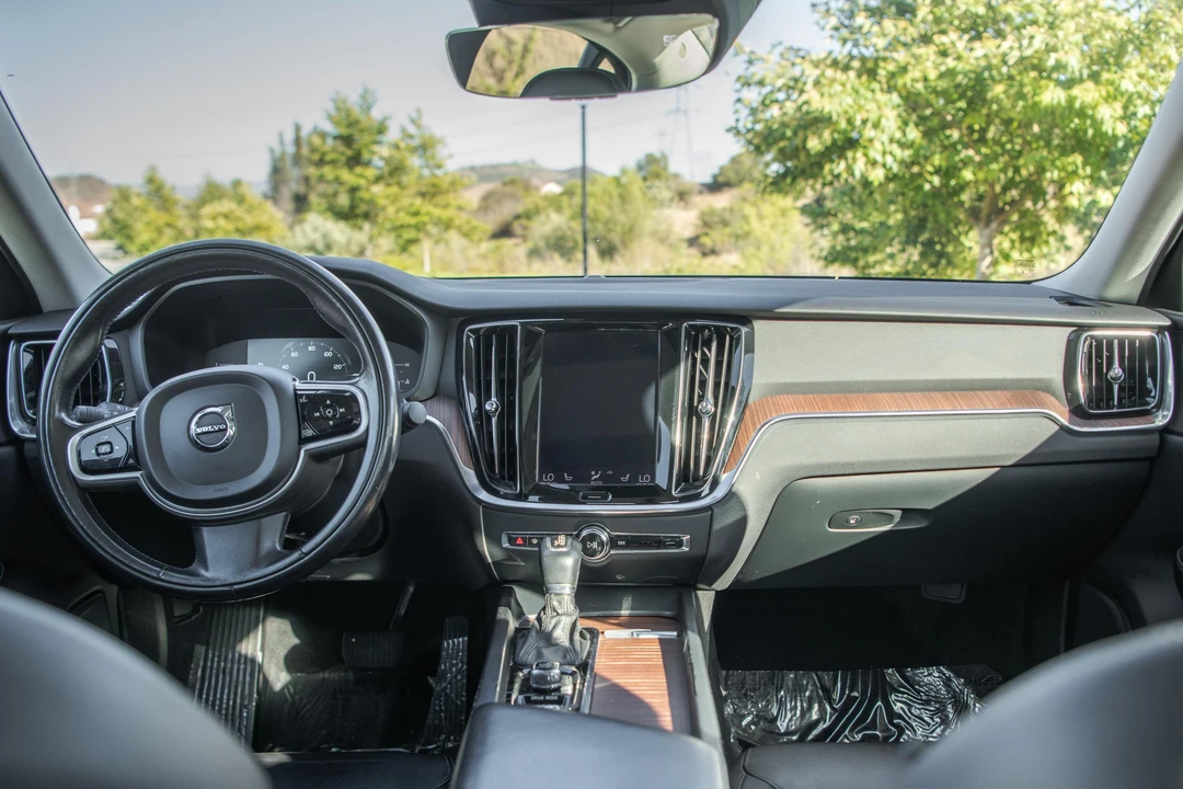 2019 Volvo S60 3rd Gen - Image 28 of 31