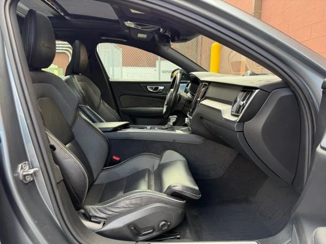 2019 Volvo - Image 22 of 31