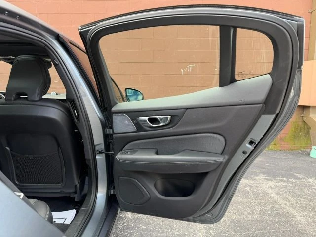 2019 Volvo - Image 24 of 31