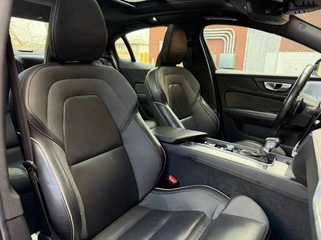 2019 Volvo - Image 23 of 31