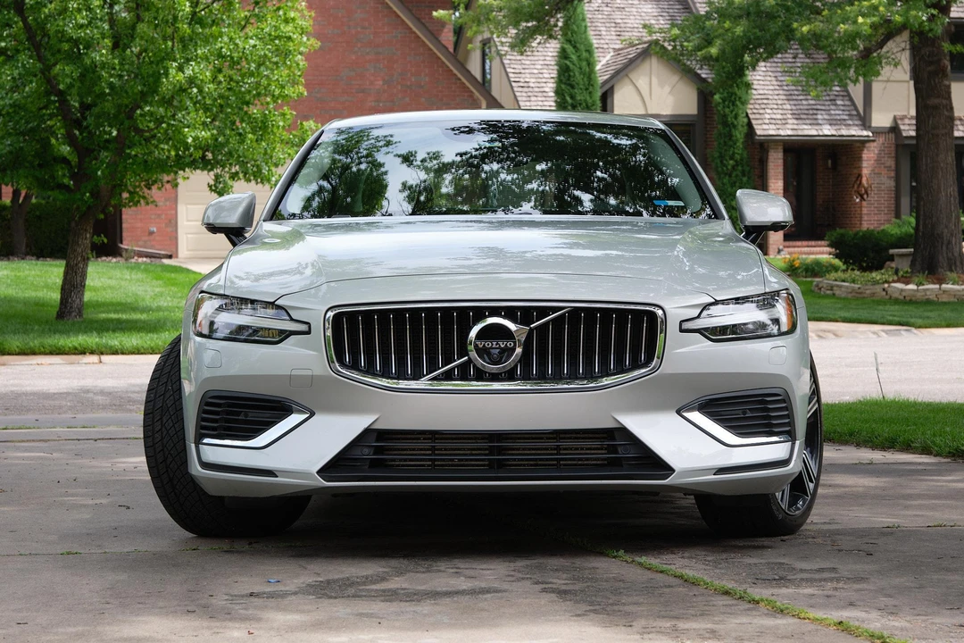2019 Volvo S60 3rd Gen - Image 2 of 31