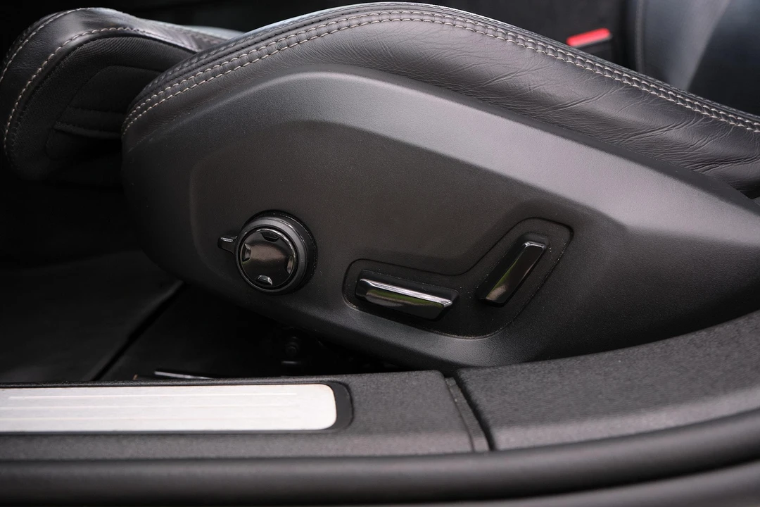 2019 Volvo S60 3rd Gen - Image 28 of 31