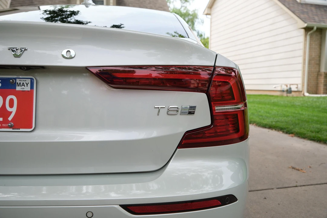 2019 Volvo S60 3rd Gen - Image 15 of 31