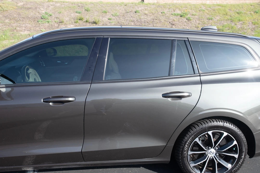 2019 Volvo V60 2nd Gen - Image 19 of 31