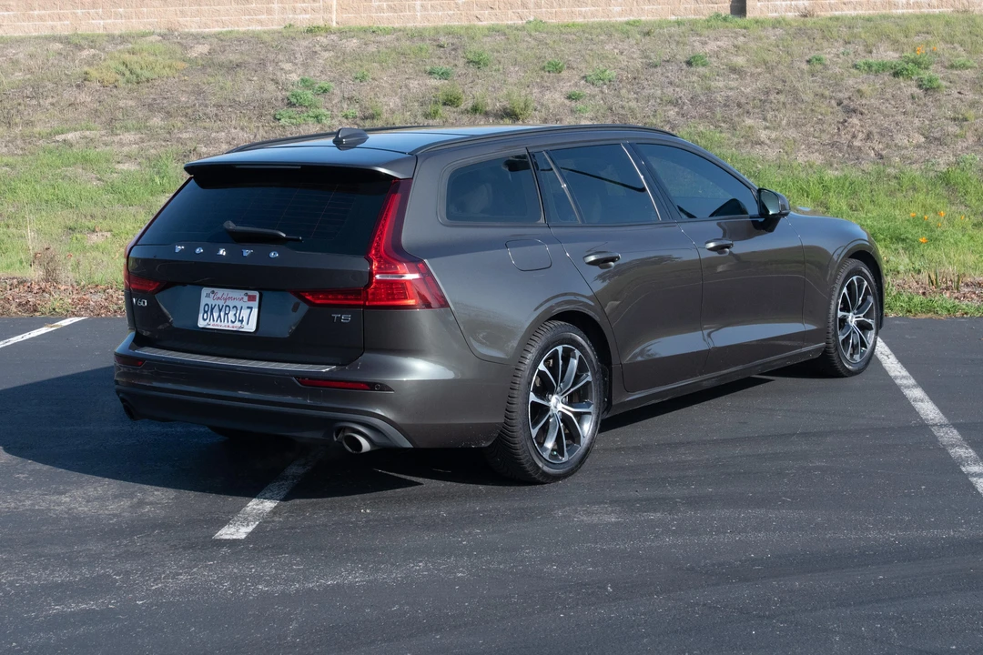 2019 Volvo V60 2nd Gen - Image 12 of 31