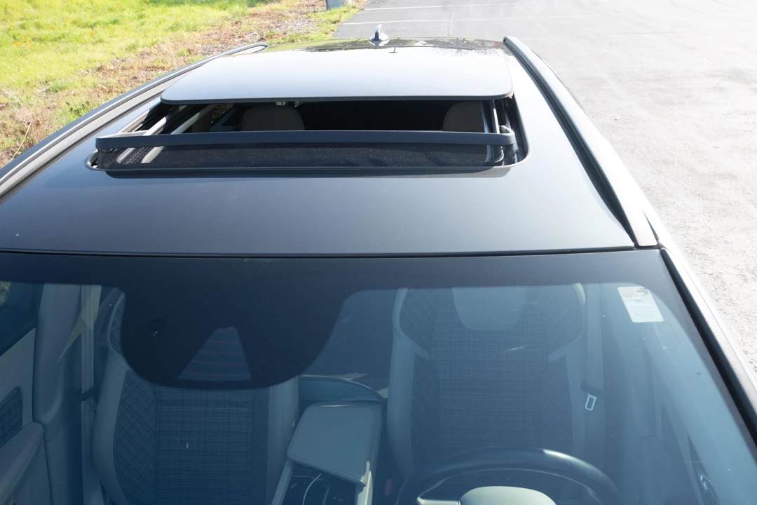 2019 Volvo V60 2nd Gen - Image 14 of 31