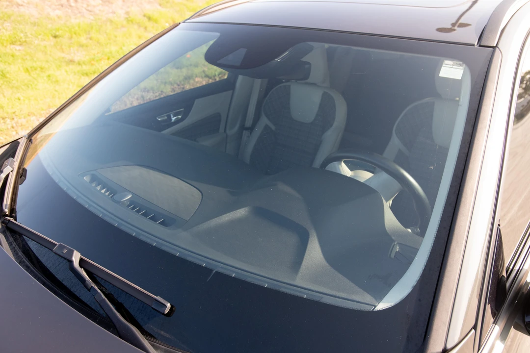 2019 Volvo V60 2nd Gen - Image 16 of 31