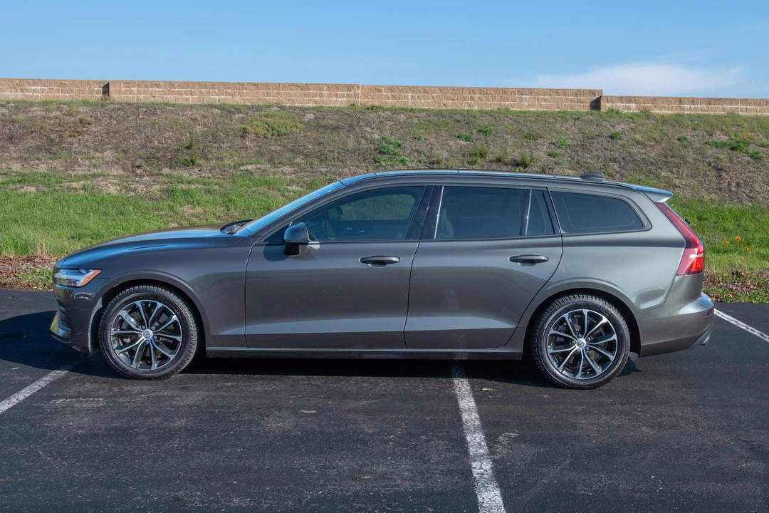 2019 Volvo V60 2nd Gen - Image 8 of 31