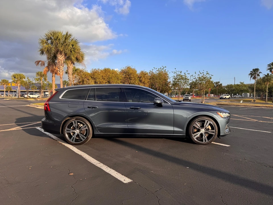 2019 Volvo V60 2nd Gen - Image 16 of 31