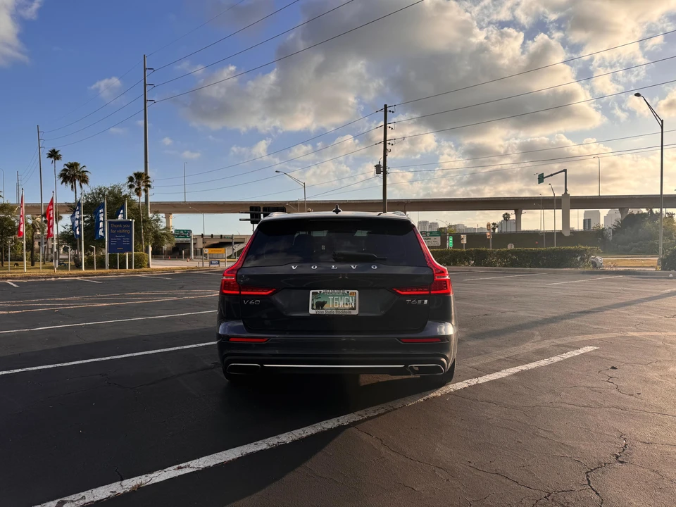 2019 Volvo V60 2nd Gen - Image 13 of 31
