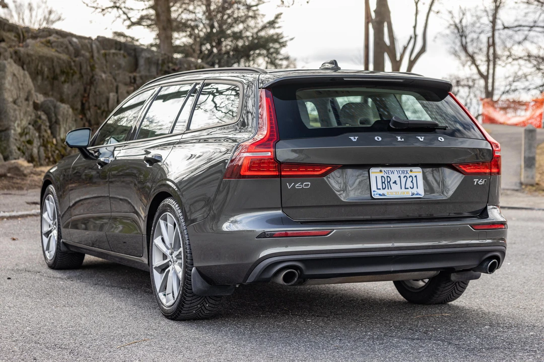 2019 Volvo V60 2nd Gen - Image 10 of 31