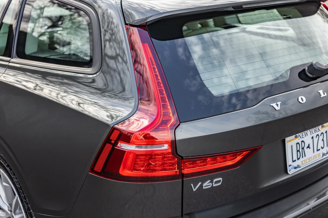2019 Volvo V60 2nd Gen - Image 27 of 31