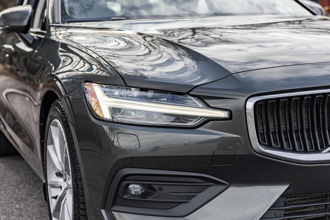 2019 Volvo V60 2nd Gen - Image 15 of 31