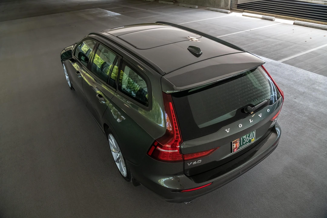2019 Volvo V60 2nd Gen - Image 10 of 31