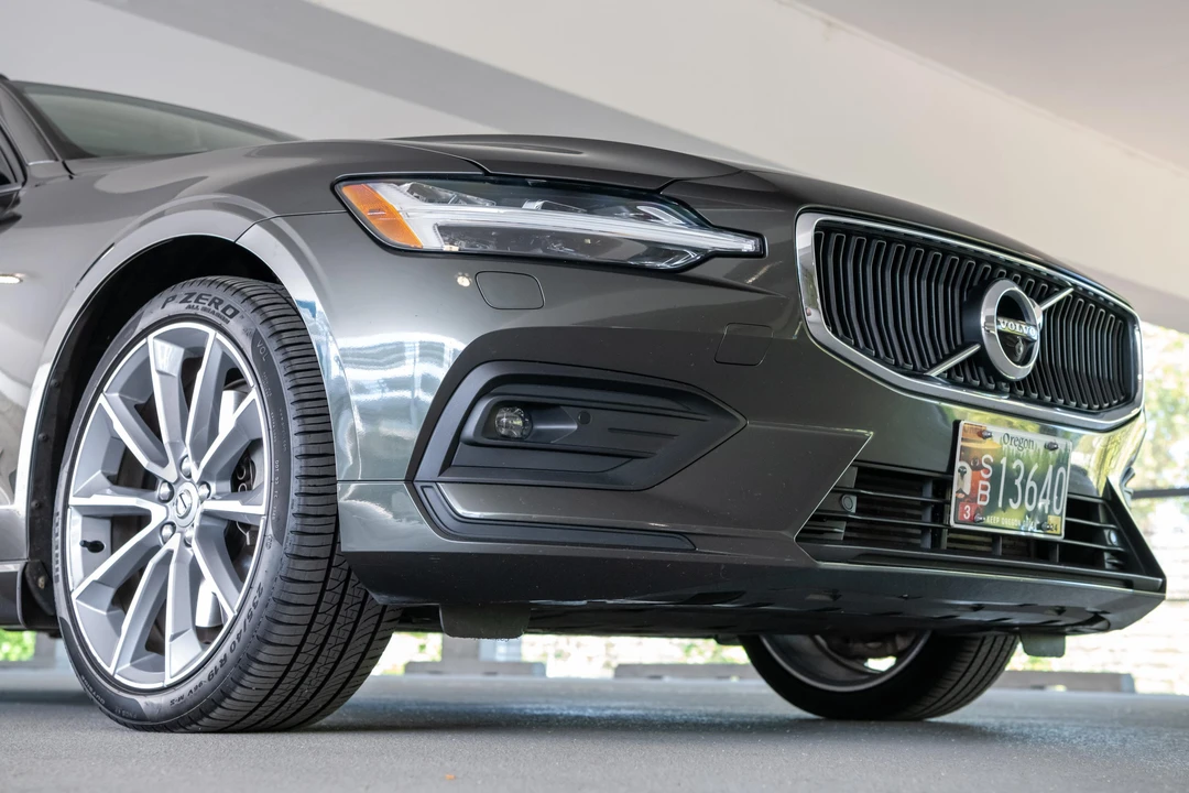 2019 Volvo V60 2nd Gen - Image 16 of 31