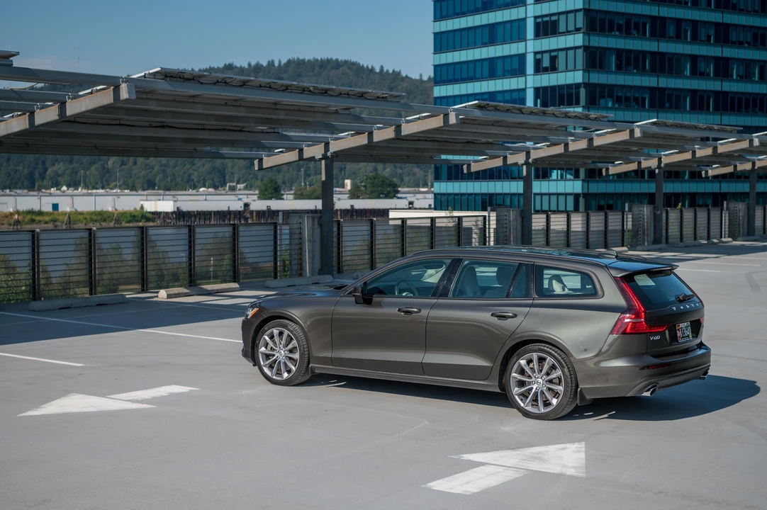 2019 Volvo V60 2nd Gen - Image 9 of 31