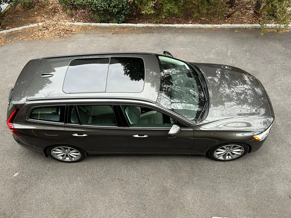 2019 Volvo V60 2nd Gen - Image 12 of 31
