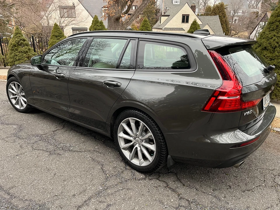 2019 Volvo V60 2nd Gen - Image 9 of 31