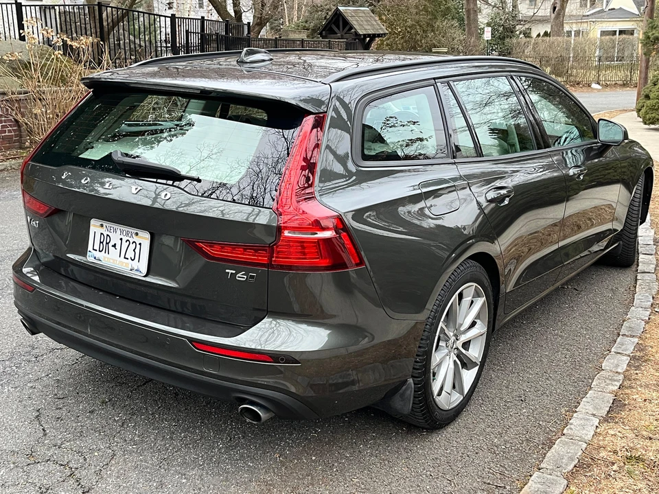2019 Volvo V60 2nd Gen - Image 11 of 31