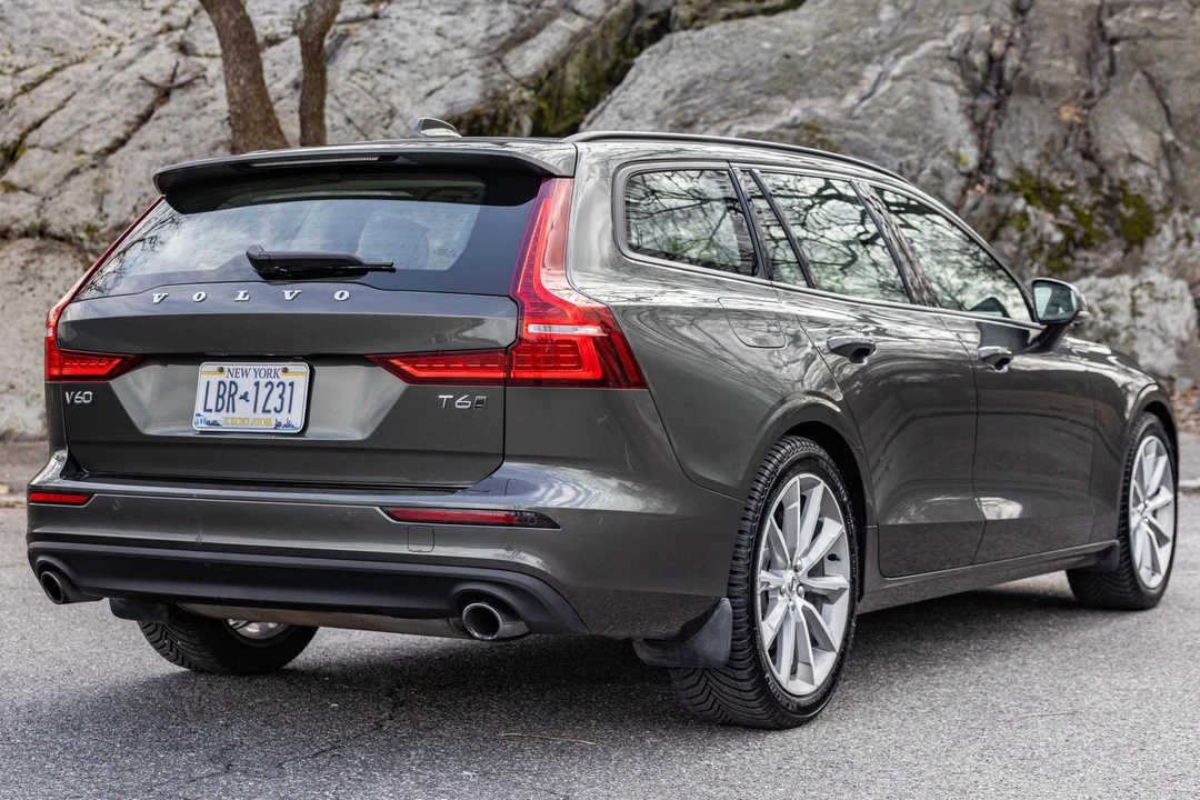 2019 Volvo V60 2nd Gen - Image 4 of 31