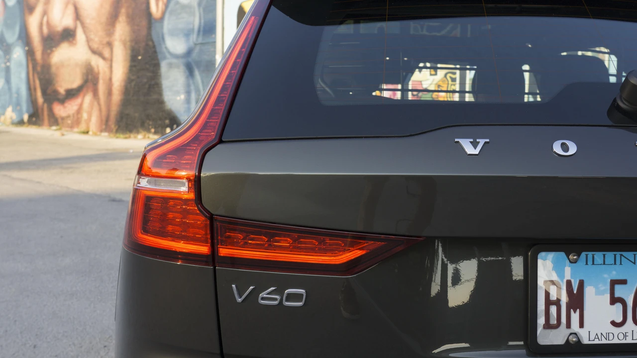 2019 Volvo V60 2nd Gen - Image 28 of 31