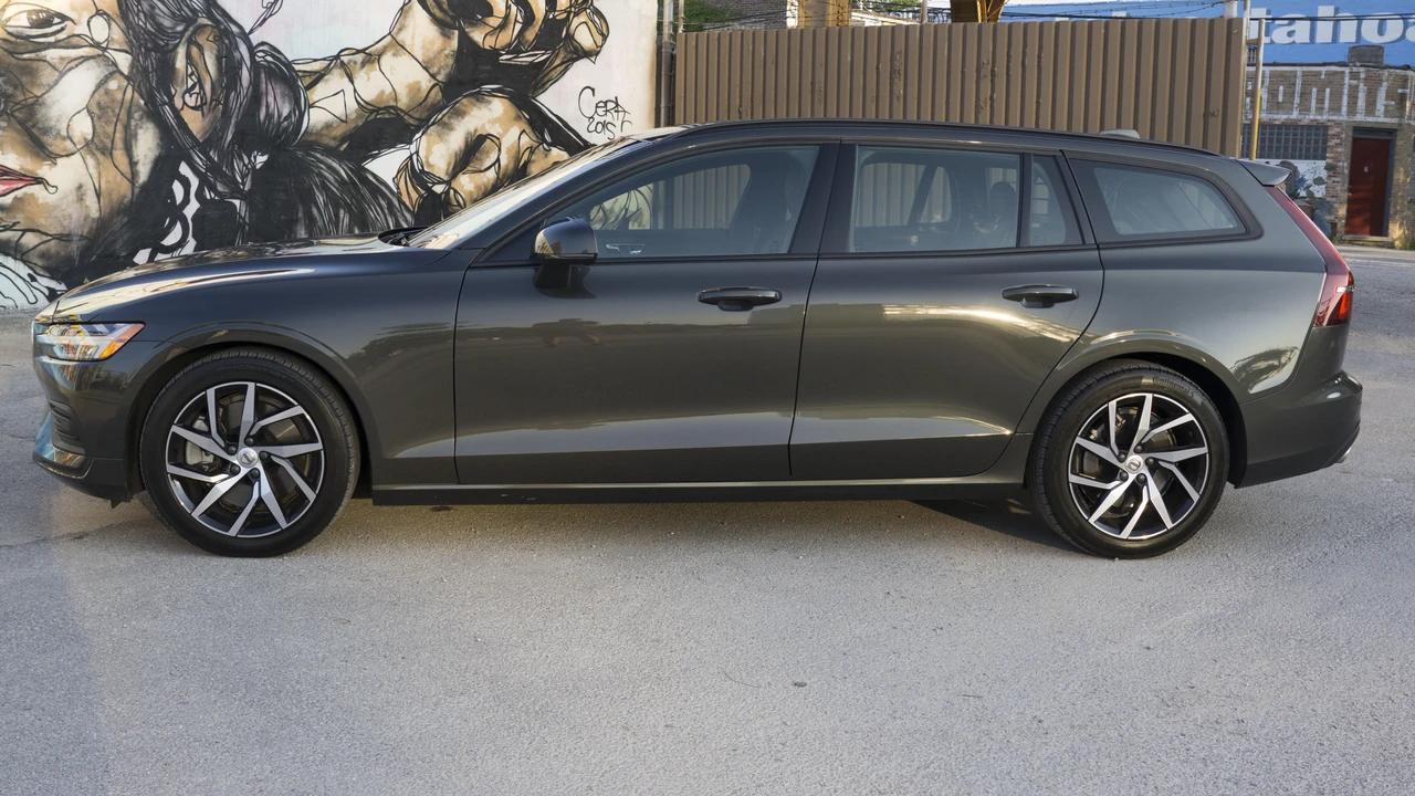 2019 Volvo V60 2nd Gen - Image 10 of 31