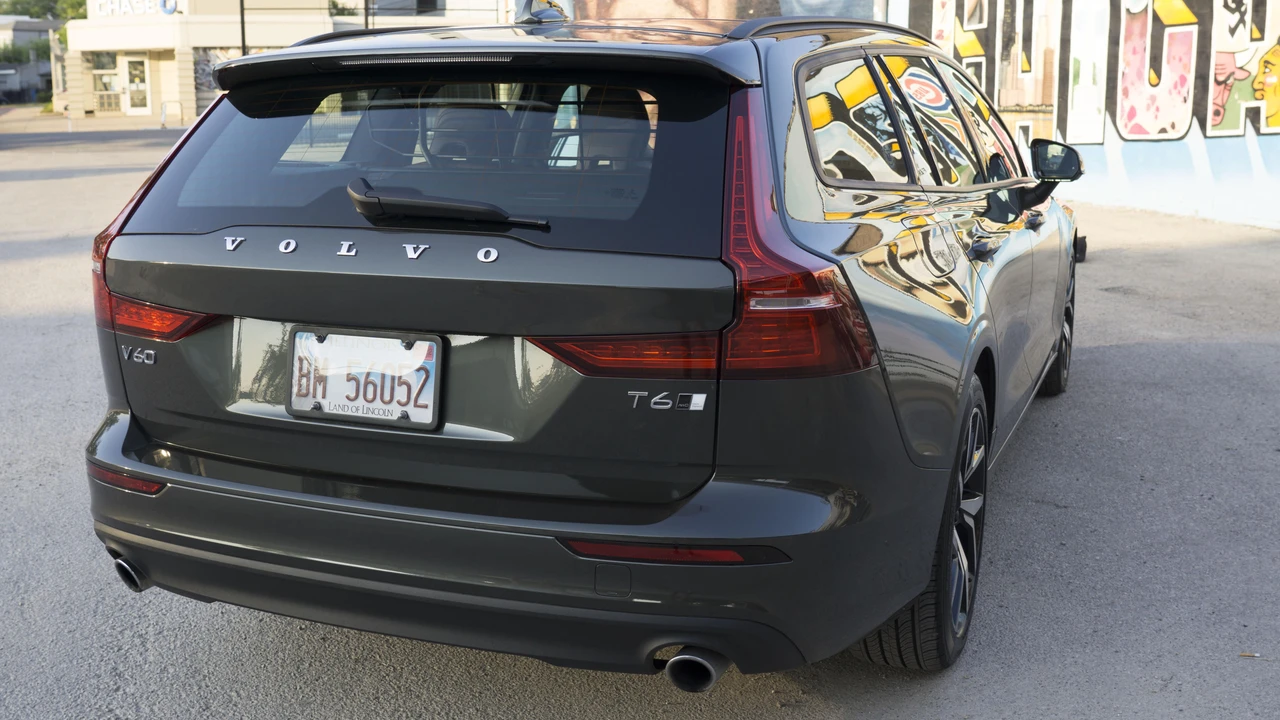 2019 Volvo V60 2nd Gen - Image 13 of 31
