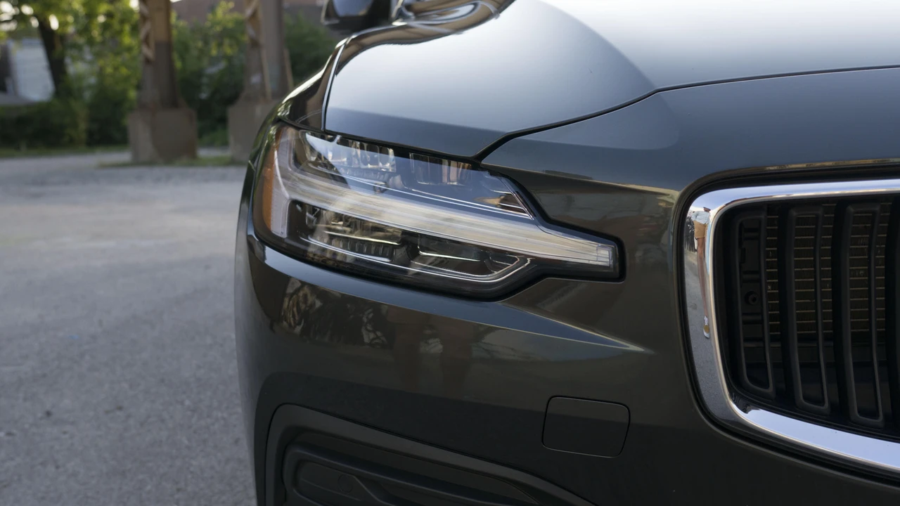 2019 Volvo V60 2nd Gen - Image 18 of 31