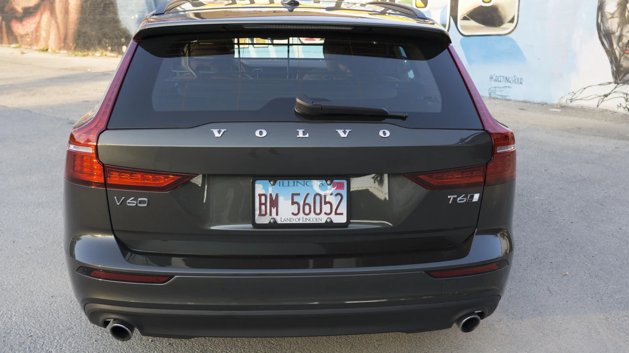 2019 Volvo V60 2nd Gen - Image 12 of 31