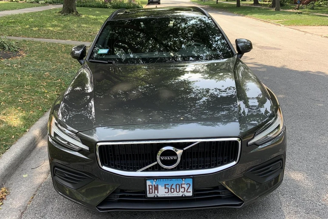 2019 Volvo V60 2nd Gen - Image 2 of 31