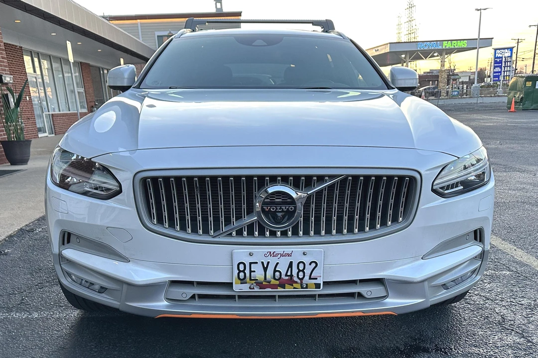2019 Volvo V90 - Image 2 of 31