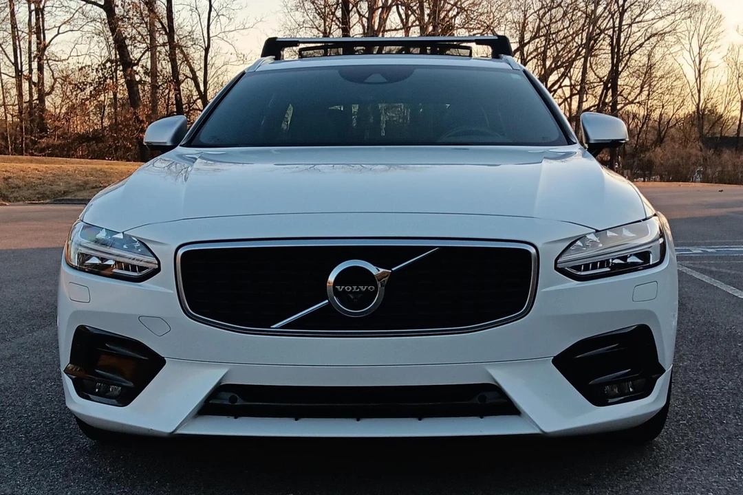 2019 Volvo V90 - Image 2 of 31