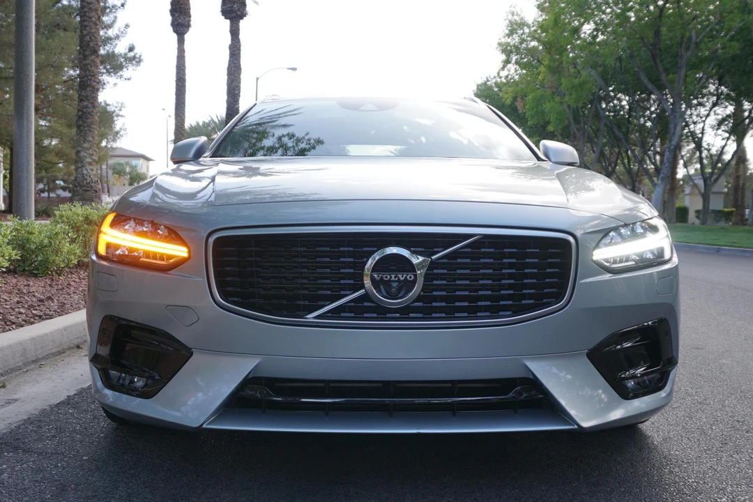2019 Volvo V90 - Image 2 of 31