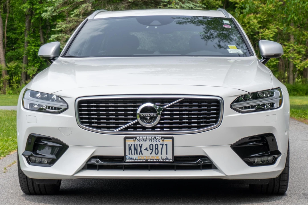 2019 Volvo V90 - Image 2 of 31