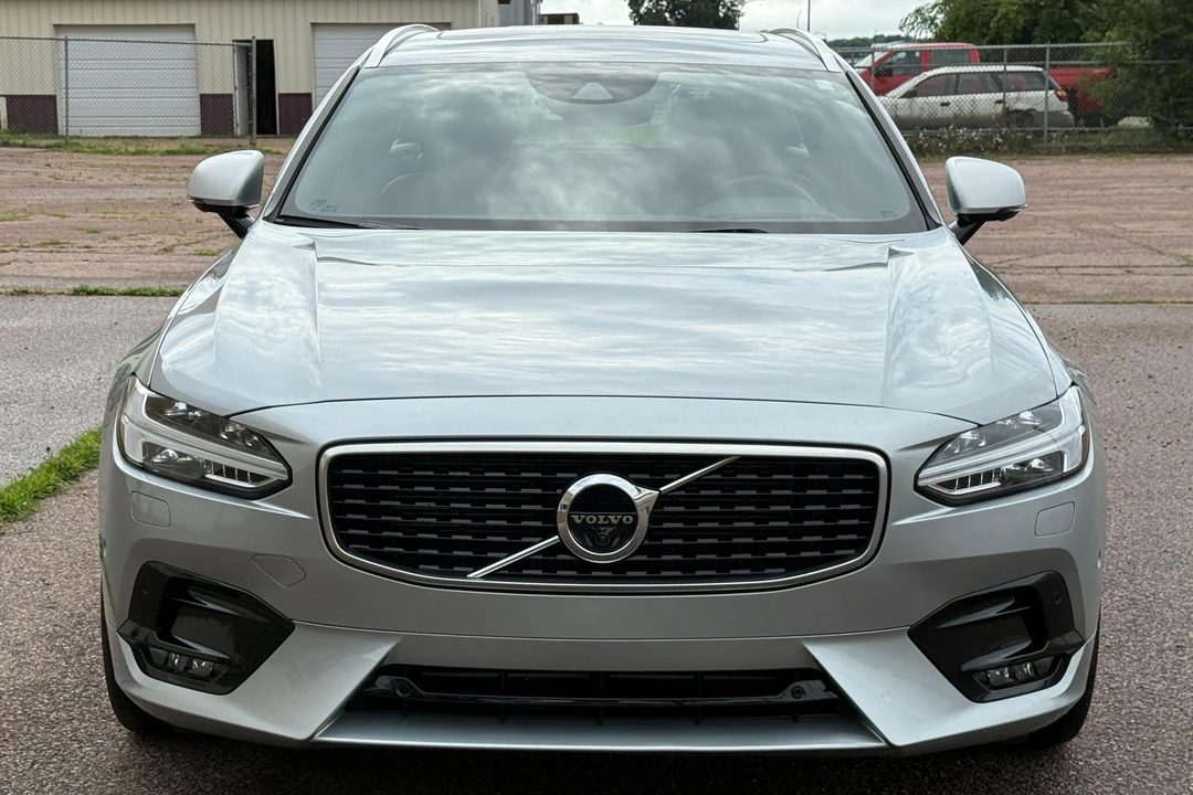 2019 Volvo V90 - Image 2 of 31