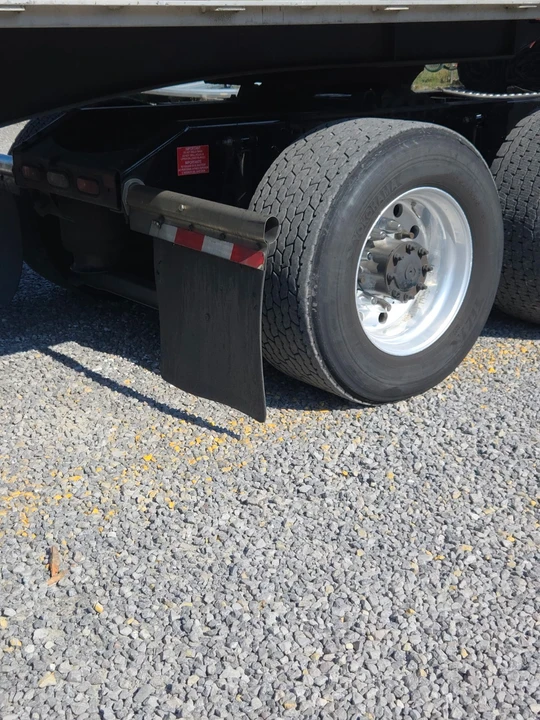 2019 Volvo - Image 18 of 21