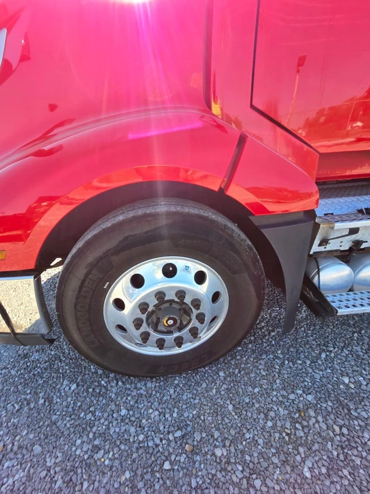2019 Volvo - Image 20 of 21