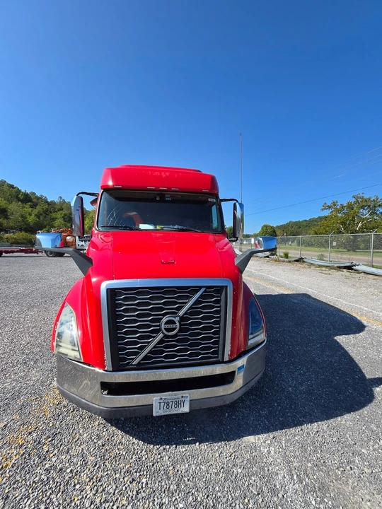 2019 Volvo - Image 8 of 21