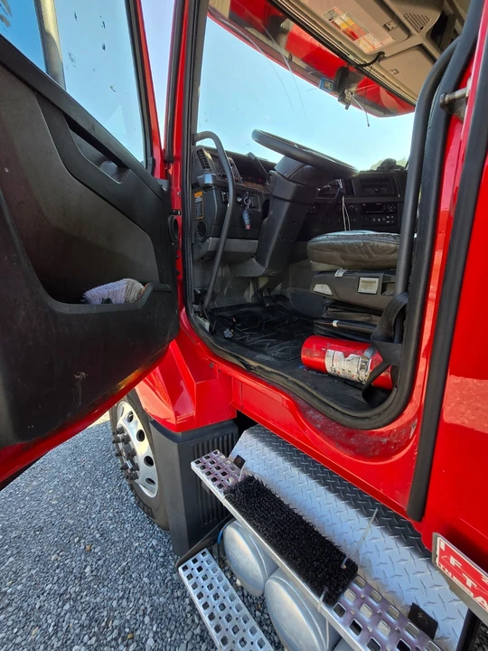 2019 Volvo - Image 5 of 21