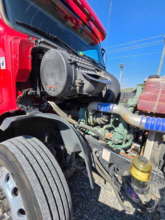 2019 Volvo - Image 17 of 21