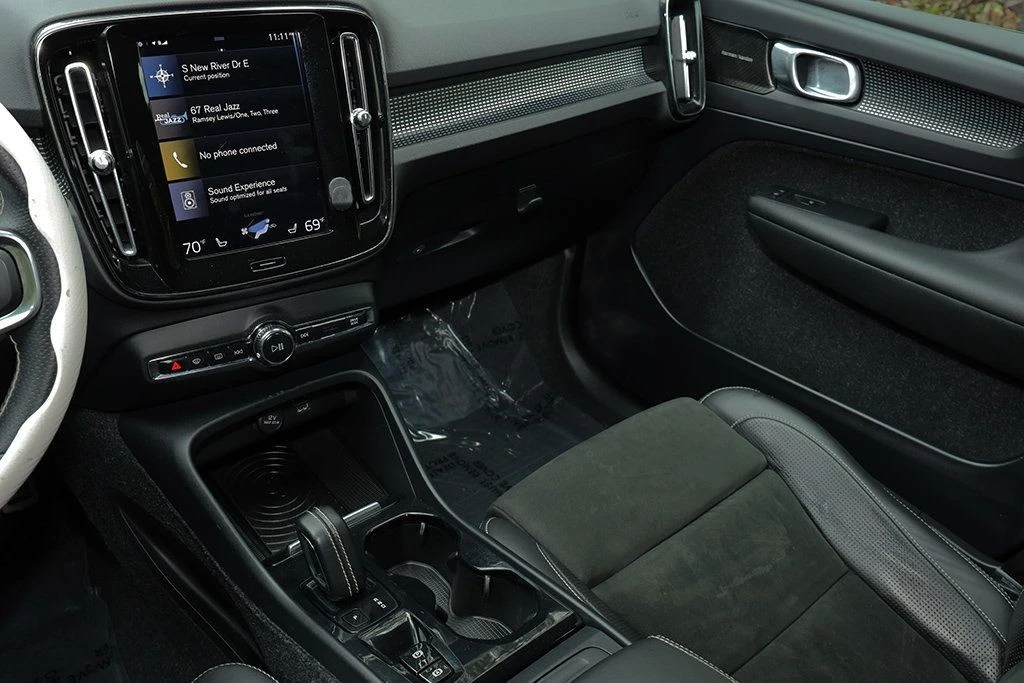 2019 Volvo XC40 - Image 10 of 12