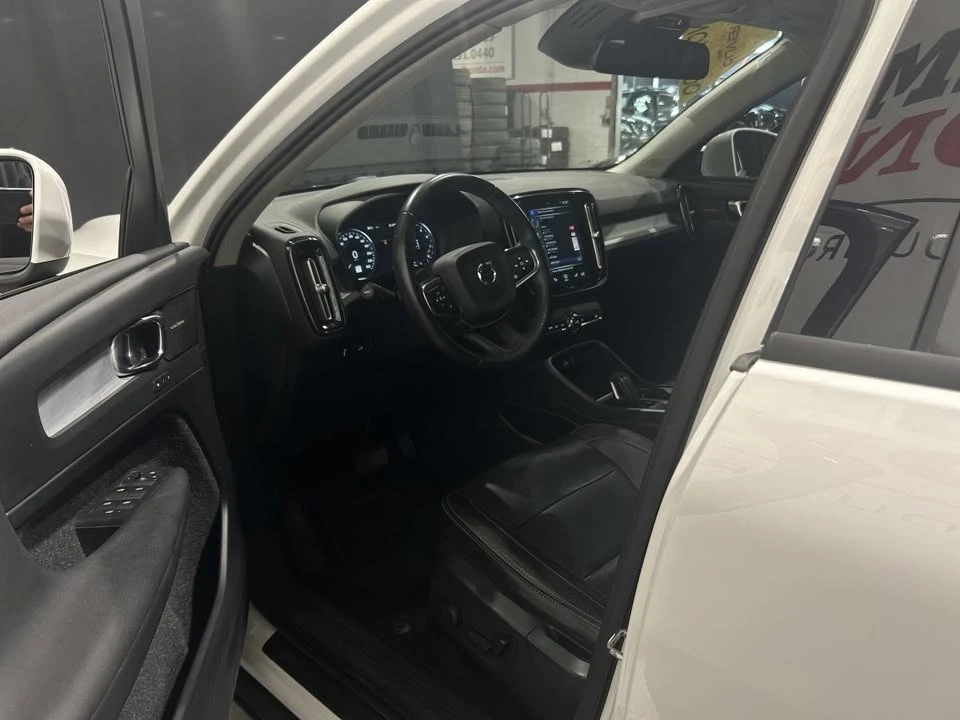 2019 Volvo XC40 - Image 17 of 20
