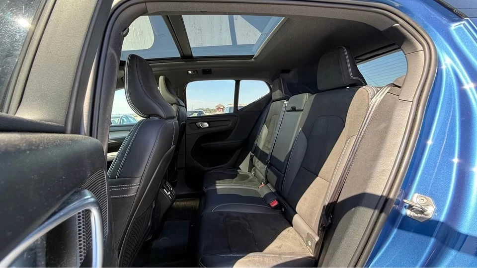 2019 Volvo XC40 - Image 10 of 16